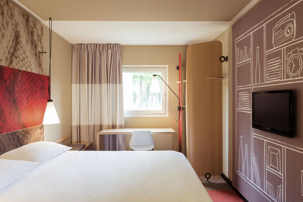 Ibis Paris Le Bourget Hotel La Courneuve Exterior photo